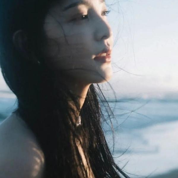少女嬉春